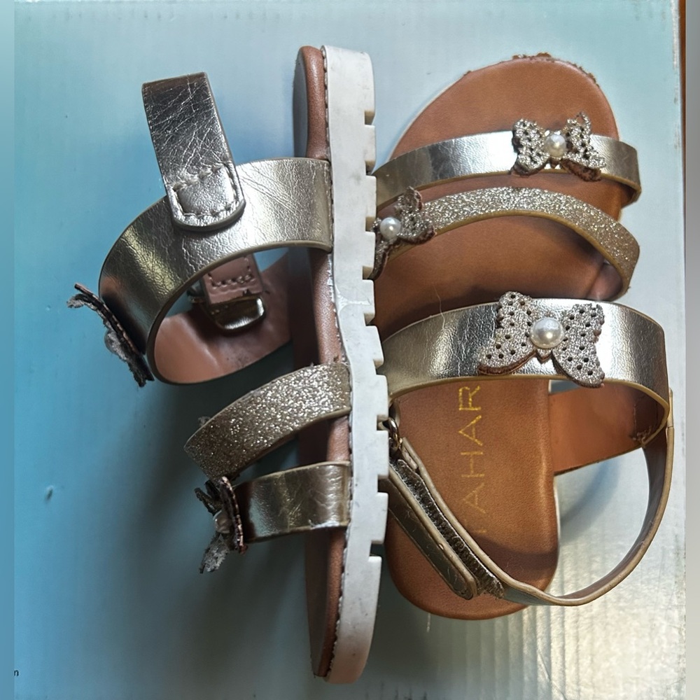 *Used* Toddle girl sandals size 7’